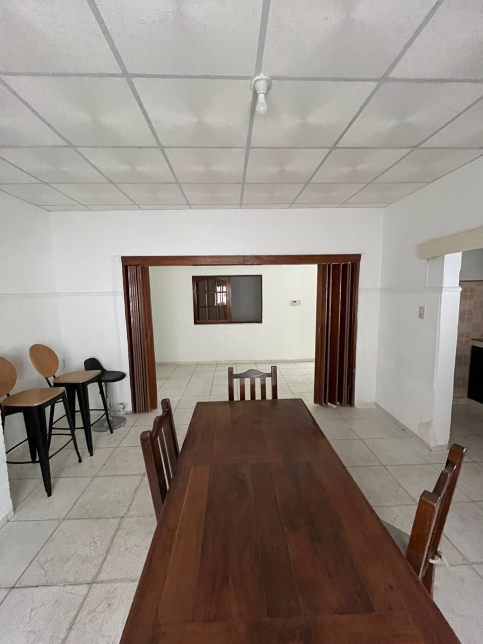 Imagen de la propiedad CASA EN VENTA CON GRAN TERRENO Y PATIO VERDE (APTA CREDITO)
